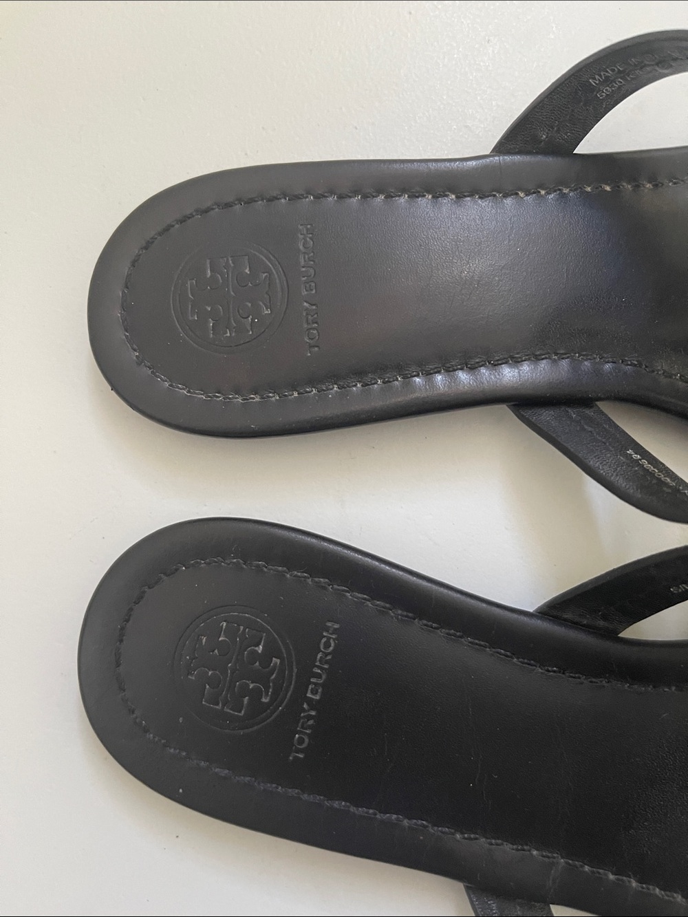 Tory Burch Miller Flip Flop Matte Black Leather Size 8 - Picture 2 of 5